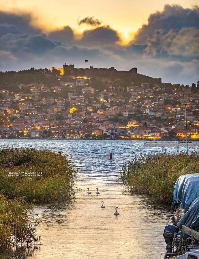 Central Lakeside Apartment Ohrid Bagian luar foto